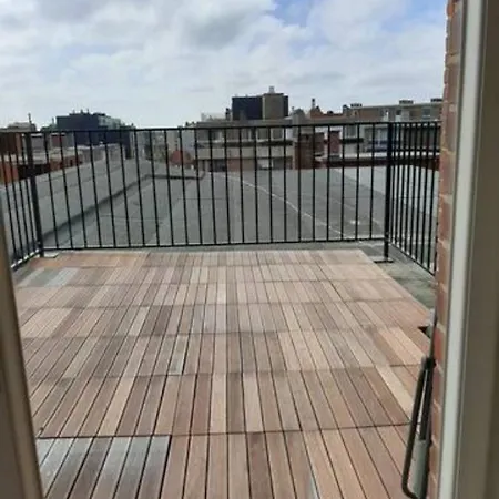 With Frontal Sea View With 3 Bedrooms Apartment *