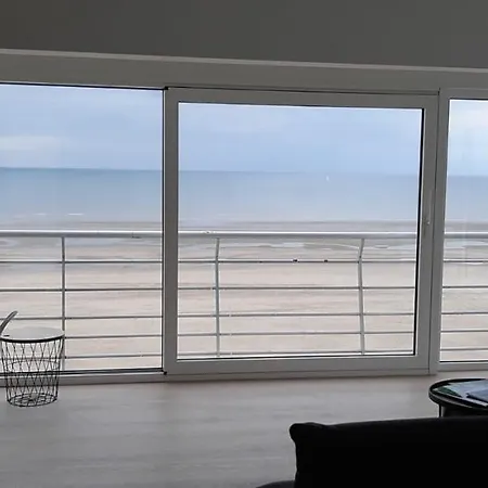 Apartment With Frontal Sea View With 3 Bedrooms Koksijde