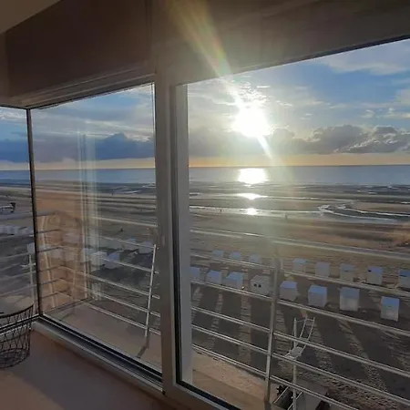With Frontal Sea View With 3 Bedrooms Apartment