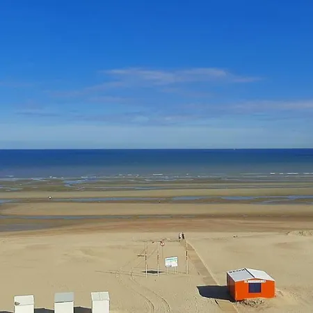 With Frontal Sea View With 3 Bedrooms Apartment